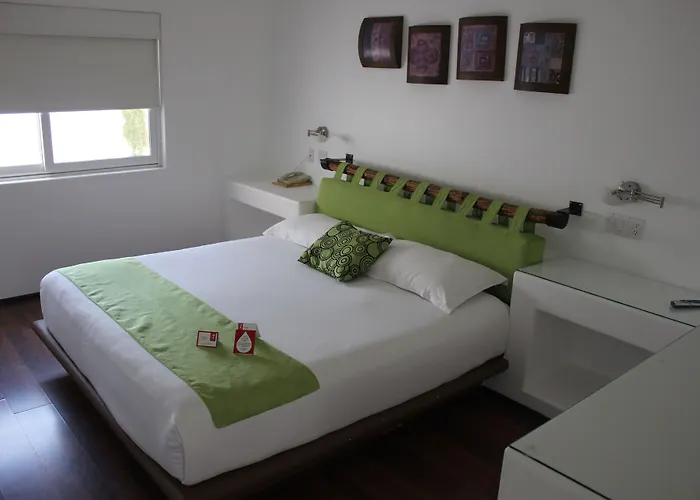 Seven Crown Express & By Kavia Hotel