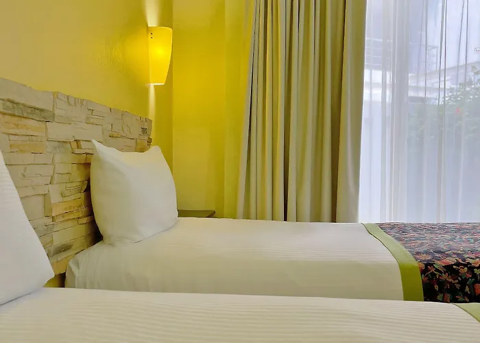 Hotel Seven Crown Express & By Kavia