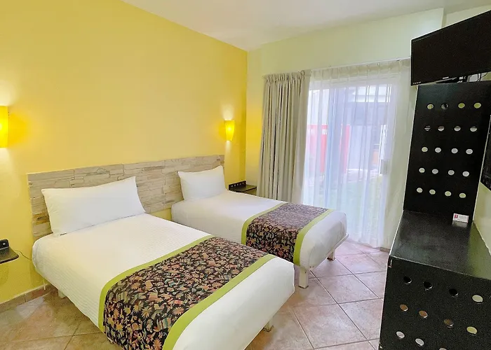 Seven Crown Express & By Kavia Hotel Cabo San Lucas