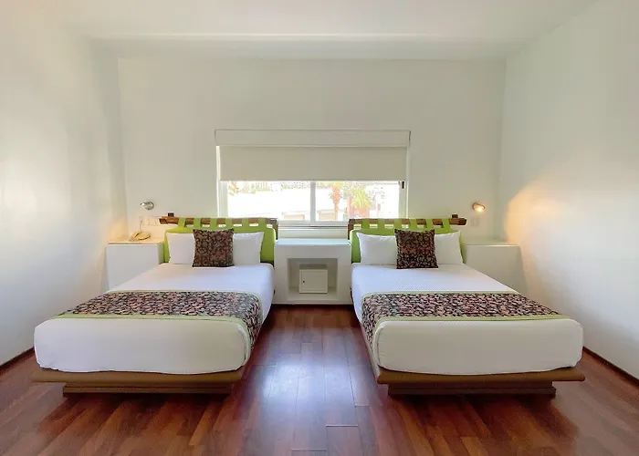 Hotel Seven Crown Express & By Kavia 3*