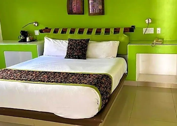 Seven Crown Express & By Kavia Hotel Cabo San Lucas